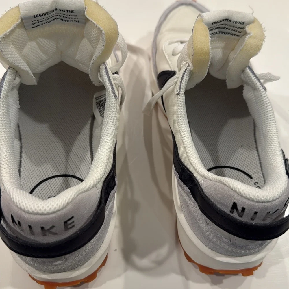 WOMEN'S NIKE WAFFLE DEBUT SNEAKERS
White, Gray and Black size 7 Good condition - Picture 4 of 5